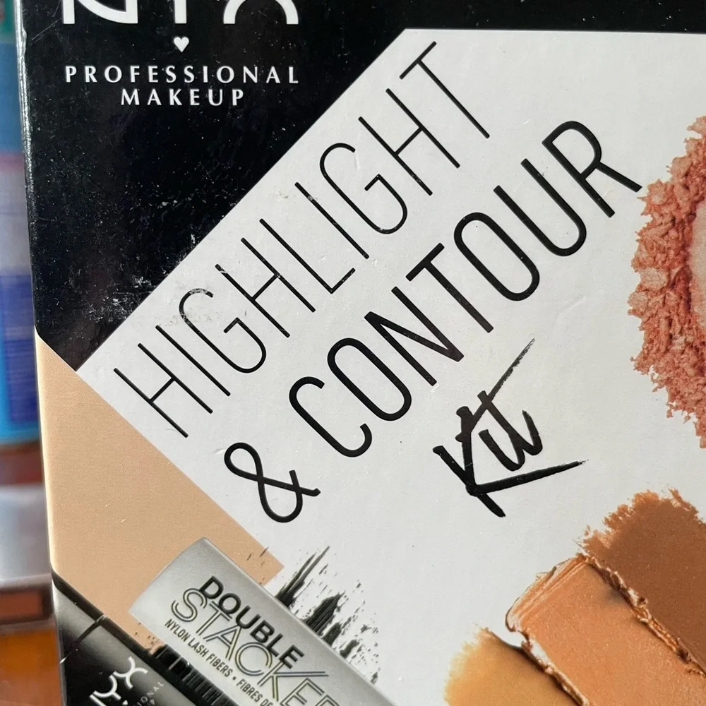 NYX professional make up highlight & Contour kit